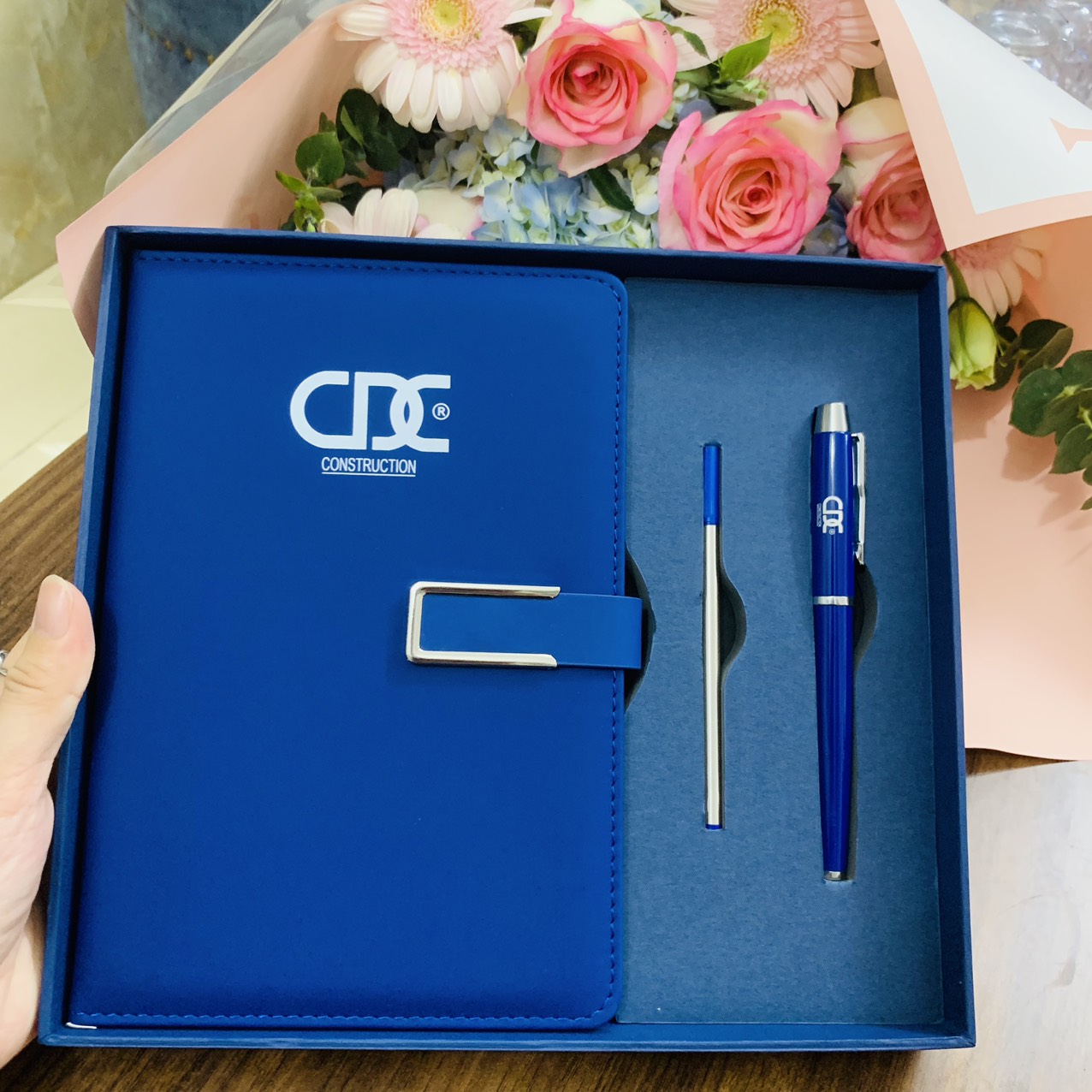 Bộ Quà Tặng Bình Giữ Nhiệt Sổ Da Bút Ký Khắc Logo