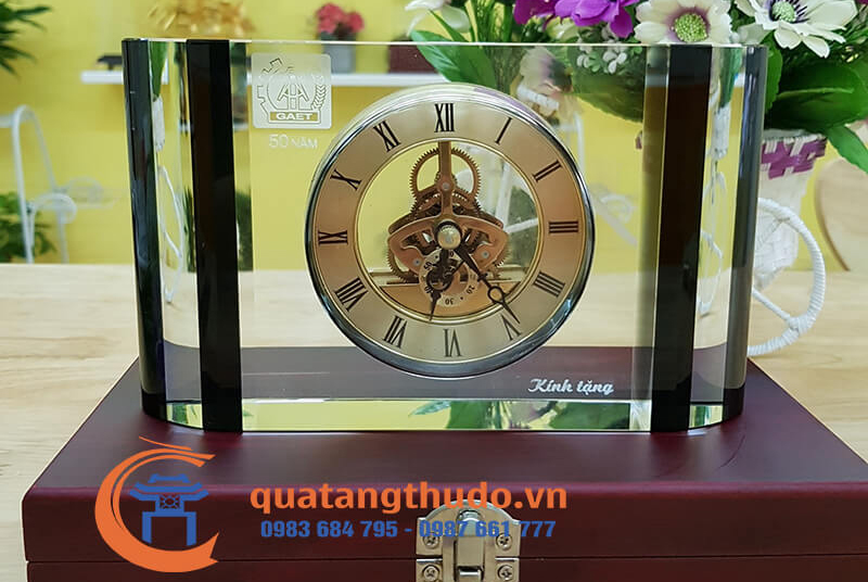 Đồng hồ pha lê để bàn – Những thông điệp giá trị của thời gian